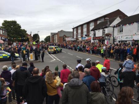 East Leake crowds for Tour of Britain race